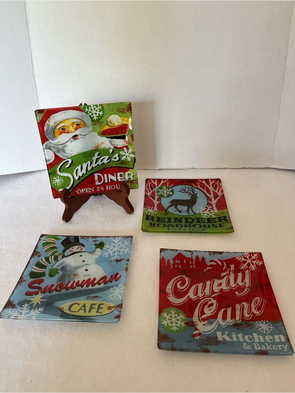 Prima Design Christmas Appetizer/Dessert Plates, Jennifer Brinley Designs